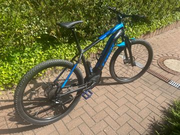 Used Trek Powerfly 5 2019 2019 Mountainbike, Blue, 27.5, 29 — image 2 of 7