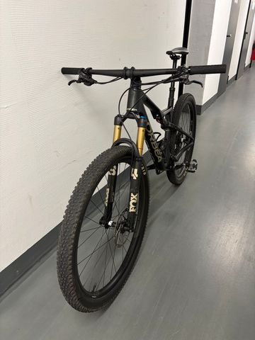 Gebrauchtes Orbea OIZ M10 2023 2023 Mountainbike, Schwarz, 29 — Bild 2 von 23