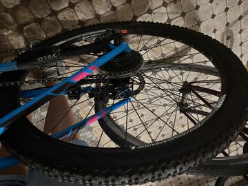 Trek X-Caliber 8 2022 2022 Mountainbike usato, Blu — immagine 4 di 9
