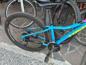 Trek X-Caliber 8 2022 2022 Mountainbike usato, Blu — immagine 2 di 9
