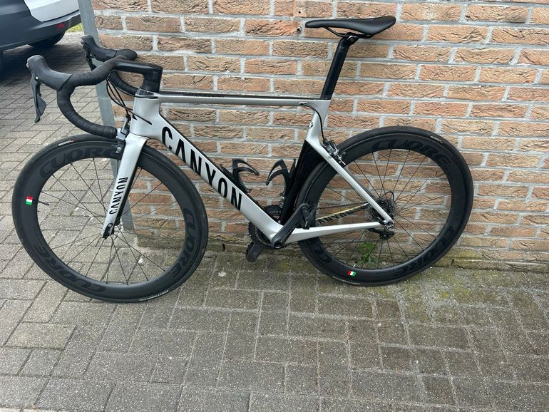 Canyon Aeroad Shimano Ultegra 2017 Road & Gravel d'occasion — image 2 sur 15
