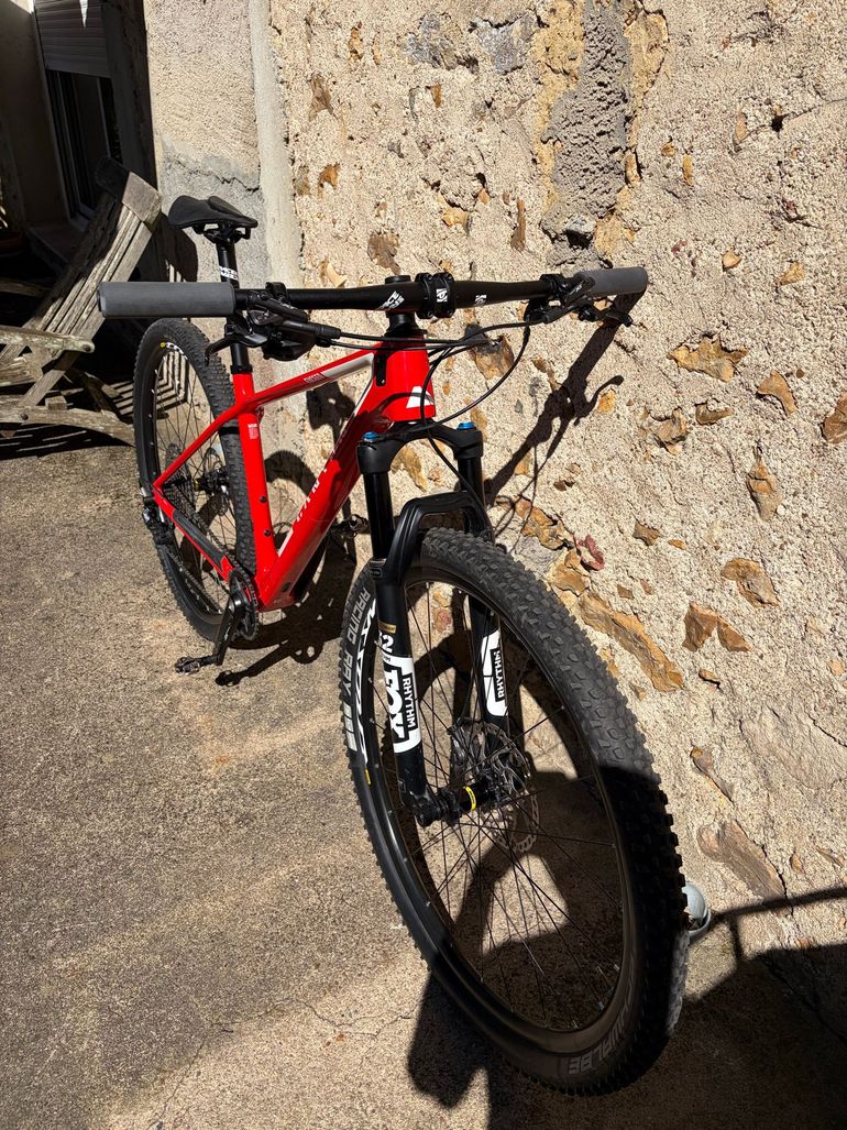 Used Canyon Exceed Shimano Deore XT 2020 Mountainbike, Red — image 5 of 15