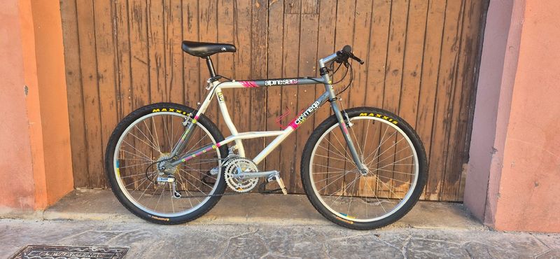 Used Alpinestars Custom Shimano Deore 1992 Mountainbike, White — image 2 of 17