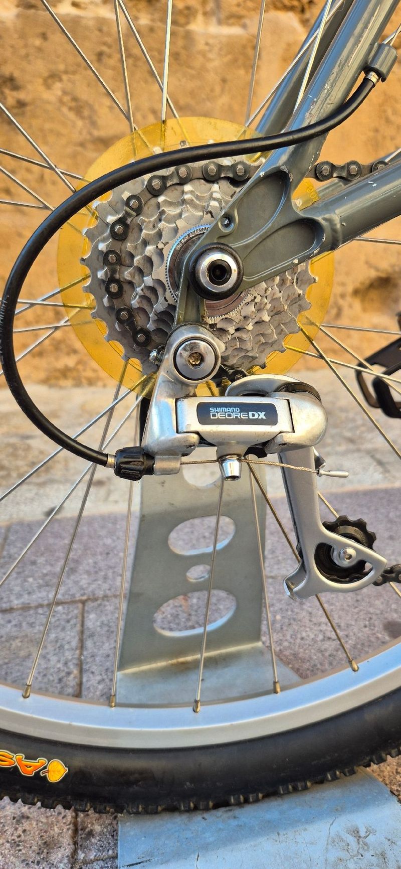 Used Alpinestars Custom Shimano Deore 1992 Mountainbike, White — image 15 of 17