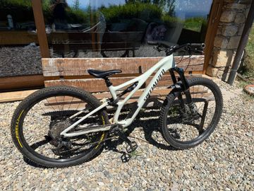 Used Specialized Stumpjumper Comp 2022 2022 Mountainbike, White, 29 — image 1 of 8