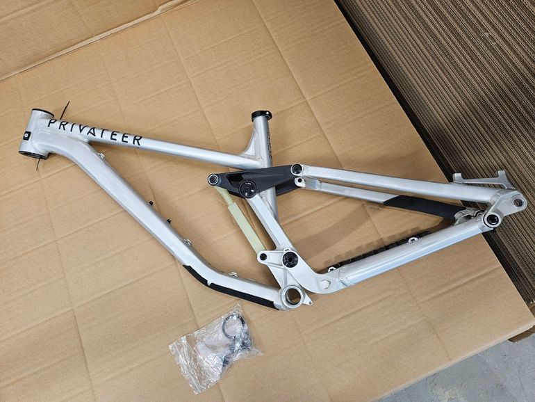Used Privateer 161 Frameset 2023 Frameset 2023 Mountainbike, Light Gray, 27.5, 29 — image 2 of 14
