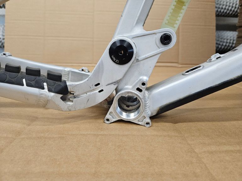 Used Privateer 161 Frameset 2023 Frameset 2023 Mountainbike, Light Gray, 27.5, 29 — image 3 of 14