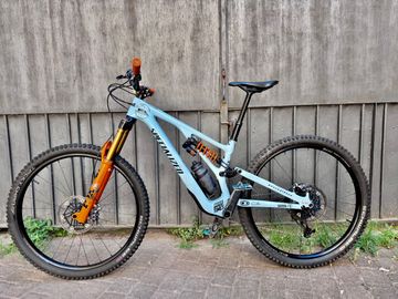 Specialized Stumpjumper EVO Comp 2022 2022 Mountainbike de segunda mano, Azul — imagen 1 de 4