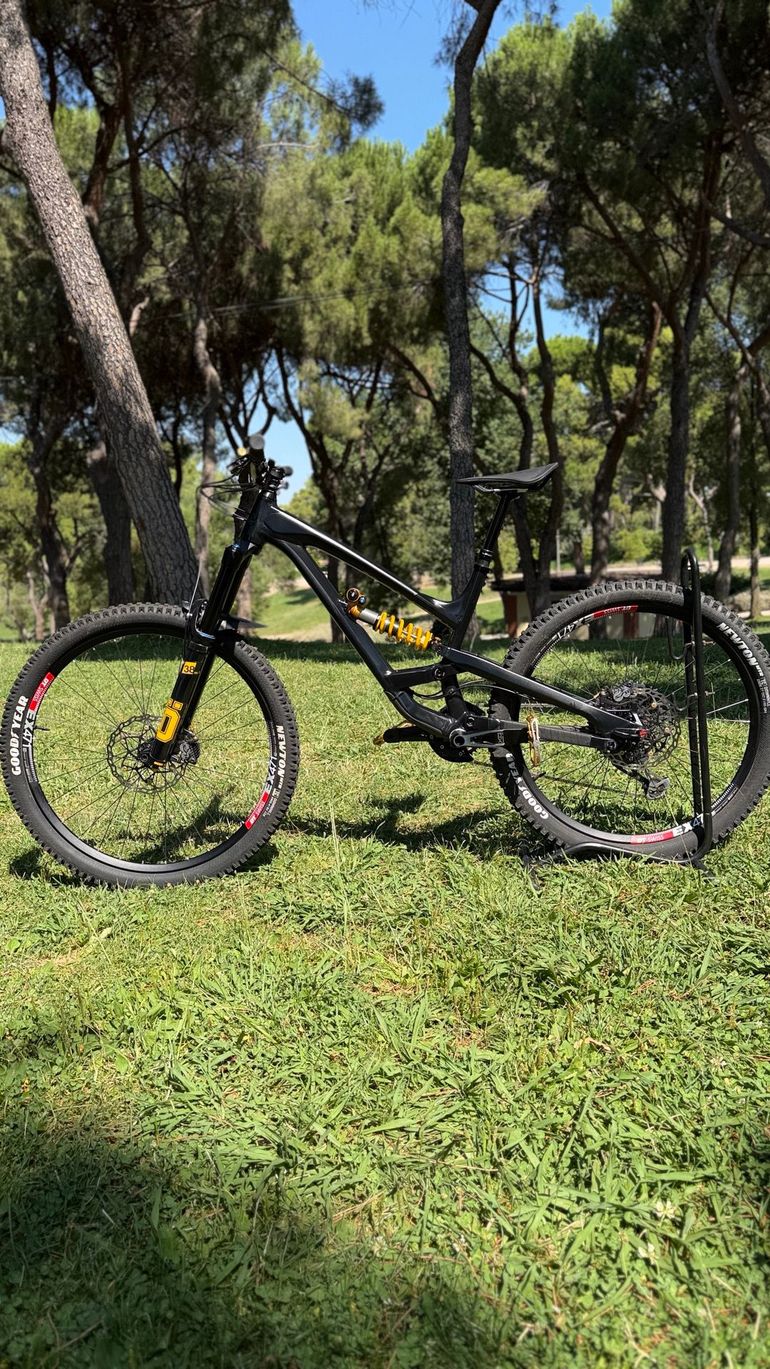 YT Industries Capra 27 AL 2018 2018 Mountainbike usato, Nero — immagine 2 di 20