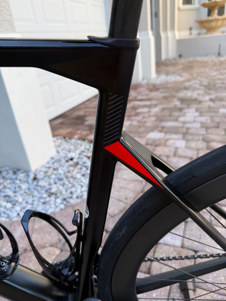 Used BMC Roadmachine 01 FOUR 2020 2020 Road & Gravel, Black — image 10 of 11