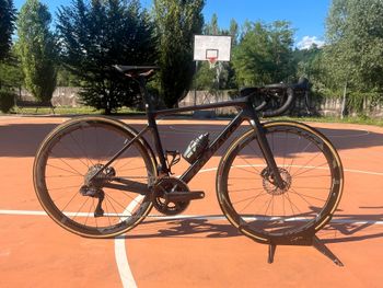 Použité Colnago V4Rs Disc Ultegra Di2 8100 w/Fulcrum Racing Wind 400 Wheels 2023 2023 Road & Gravel