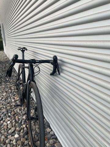 Tweedehands Giant Contend SL Disc 1 2022 2022 Road & Gravel — afbeelding 4 van 13