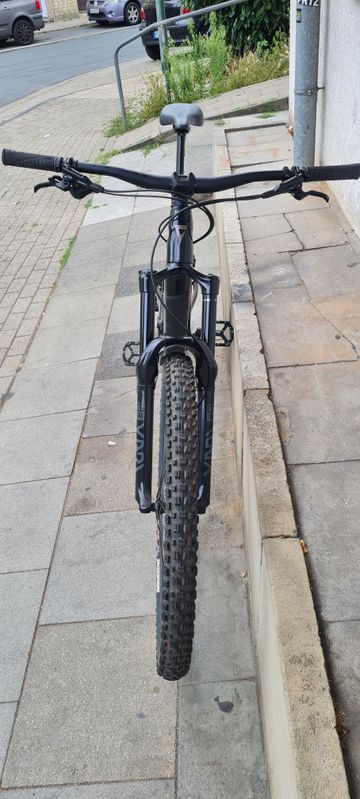 Used Giant Reign 2 2023 2023 Mountainbike, Black, 29 — image 2 of 6