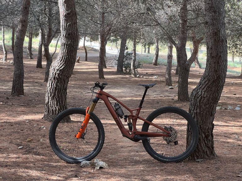 Brugt Trek Fuel EXe 9.7 2024 2024 Mountainbike — billede 3 af 10