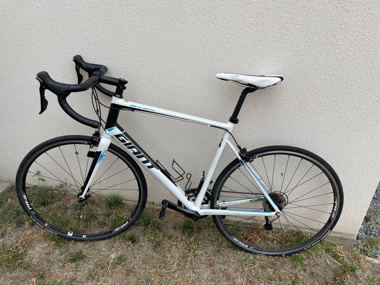 Used Giant Defy 3 2016 2016 Road & Gravel, White — image 2 of 7
