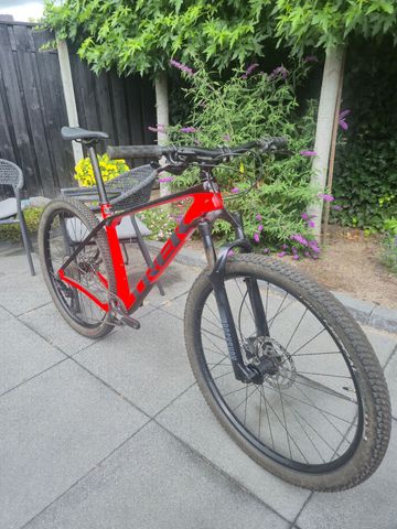 Used Trek Procaliber 9.5 2024 2024 Mountainbike, Red, 29 — image 5 of 7
