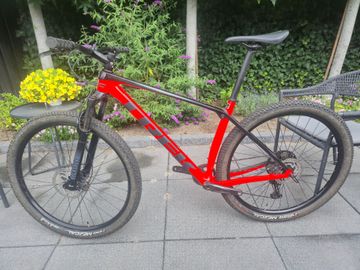 Used Trek Procaliber 9.5 2024 2024 Mountainbike, Red, 29 — image 2 of 7