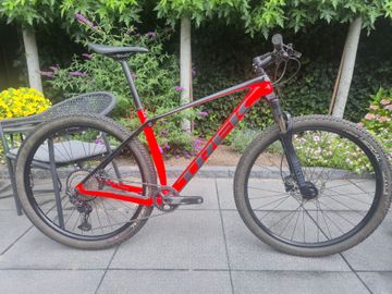 Used Trek Procaliber 9.5 2024 2024 Mountainbike, Red, 29 — image 1 of 7