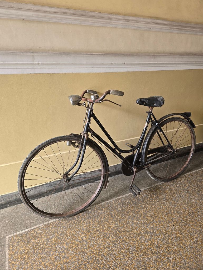 Used Acquila Custom 1967 Urban, Black — image 2 of 15