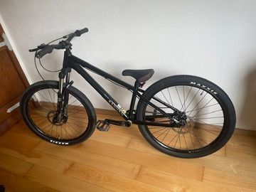 Used Canyon Stitched 2025 Urban, Black — image 2 of 10