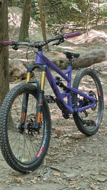 Used Yt capra 2018 Custom SRAM X01 2018 Mountainbike, Purple — image 2 of 4