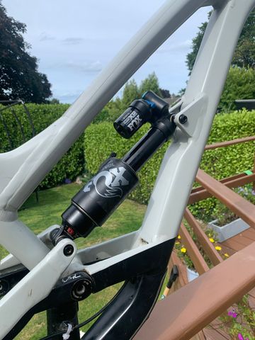 Used YT Industries Capra Shred 2021 Frameset 2021 Mountainbike, White, 27.5 — image 2 of 7