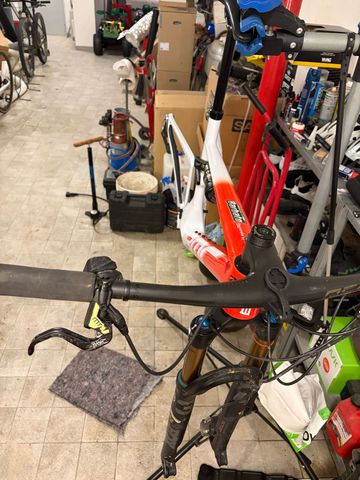 Used BMC Fourstroke 01 LTD 2024 Frameset 2024 Mountainbike, Red, 29 — image 4 of 5