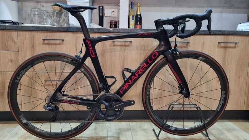 Gebrauchtes Pinarello Dogma F10 TORAYCA Dogma 1100-1K AEROSPACE CARBON Dura-ace Di2 2019 Road & Gravel