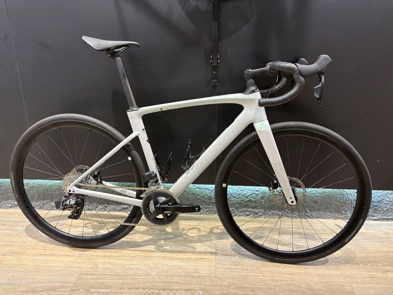Specialized Roubaix SRAM Rival eTap AXS 2024 Road & Gravel usato, Bianco — immagine 1 di 4