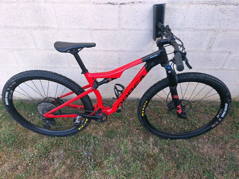 Used Orbea oiz Custom Shimano Deore XT 2024 Mountainbike, Red — image 9 of 15