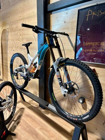 Used Commencal SUPREME DH 29 / 27 SIGNATURE 2021 2021 MTB