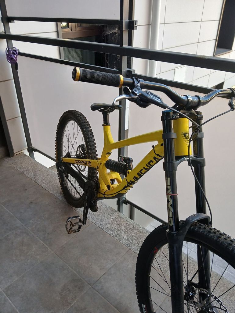 Used Commencal Custom SRAM X01 Eagle AXS 2021 Mountainbike, Black — image 2 of 6