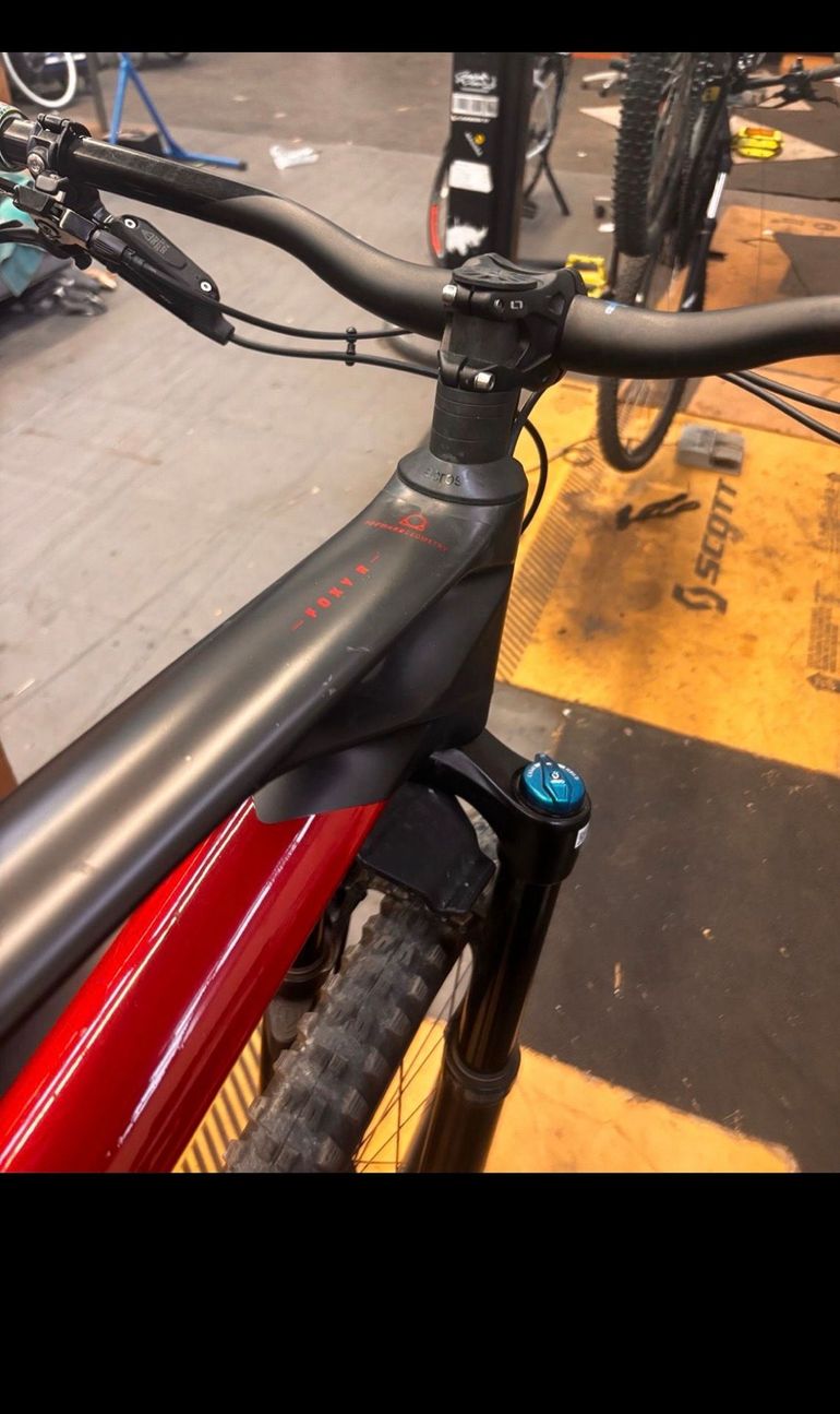 Brugt Mondraker FOXY CARBON R 2022 2022 Mountainbike — billede 8 af 13