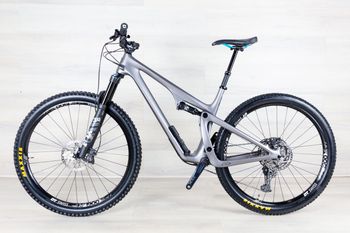 Used Yeti SB115 2022 Mountainbike, Light Gray — image 2 of 16