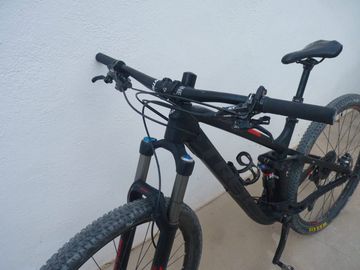 Trek Fuel EX 8 29 2017 2017 Mountainbike usato, Nero — immagine 2 di 25