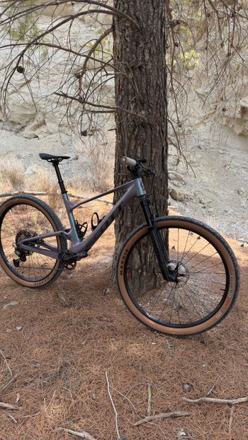 Gebrauchtes Scott Spark RC Pro 2024 2024 Mountainbike, Hellgrau, 29 — Bild 2 von 3