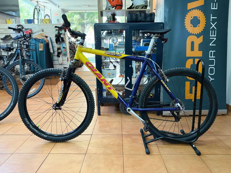 Used Giant Boulder Other SRAM 2003 Mountainbike, Purple — image 2 of 3