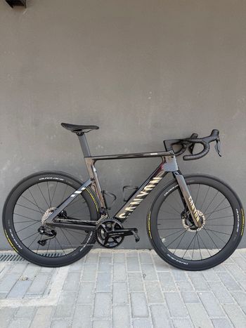 Canyon Aeroad CFR Di2 2025 2025 Route & Gravel d'occasion