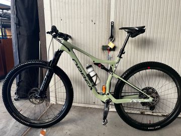 Used Orbea OIZ M10 2022 Frameset 2022 Mountainbike, Green, 29 — image 2 of 8