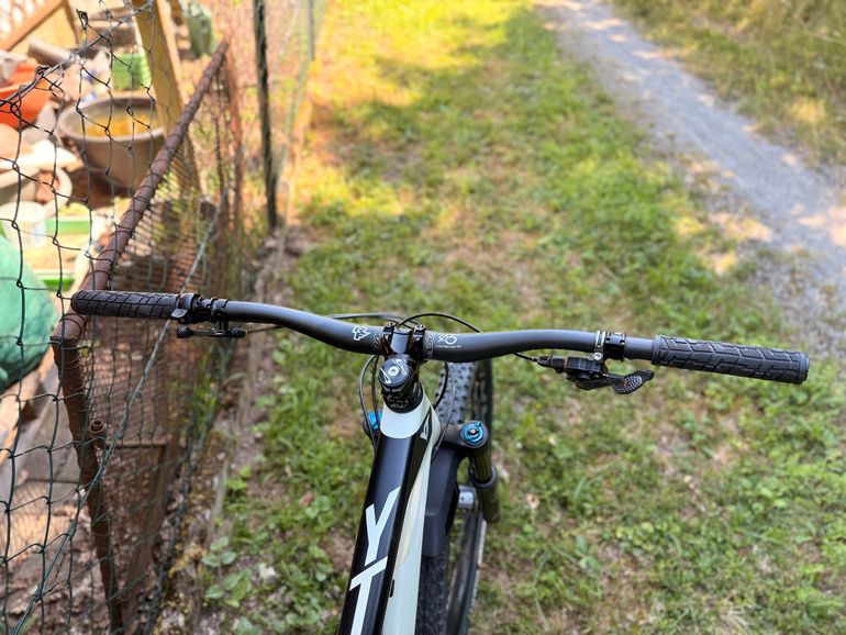 Gebrauchtes YT Industries Jeffsy 27 CF Pro 2018 2018 Mountainbike, Weiß, 27.5 — Bild 7 von 14