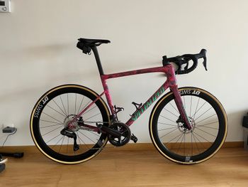 Käytetty Specialized Tarmac SL8 Expert - Ultegra Di2 2025 2025 Road & Gravel