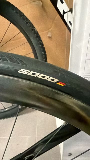 Used Canyon Speedmax CF 7 Disc 2023 2023 Road & Gravel, Black — image 3 of 6