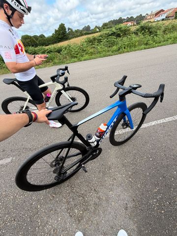 Używany Giant Propel Advanced Pro 0 2024 2024 Road & Gravel — zdjęcie 3 z 4