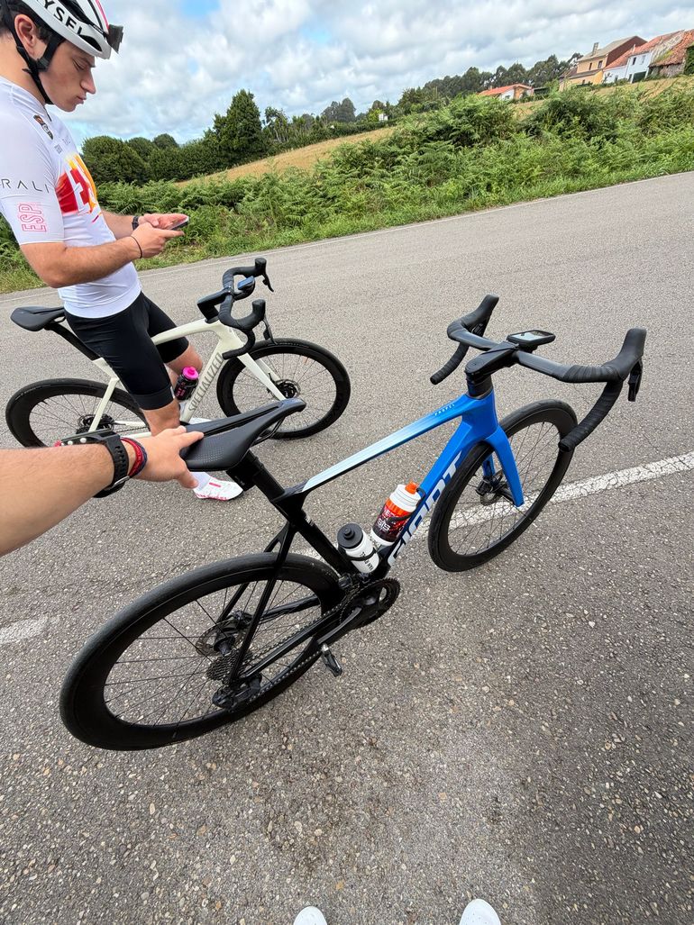 Używany Giant Propel Advanced Pro 0 2024 2024 Road & Gravel — zdjęcie 3 z 4