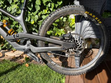 YT Industries Tues 29 CORE 3 CF 2025 2025 Mountainbike usato, Grigio chiaro — immagine 5 di 9
