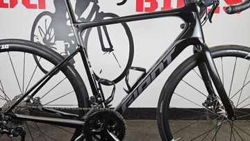 Tweedehands Giant Defy, Advanced 2 2022 2022 Road & Gravel — afbeelding 15 van 17
