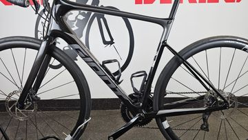 Tweedehands Giant Defy, Advanced 2 2022 2022 Road & Gravel — afbeelding 3 van 17