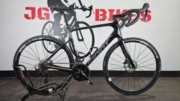 Tweedehands Giant Defy, Advanced 2 2022 2022 Road & Gravel — afbeelding 16 van 17