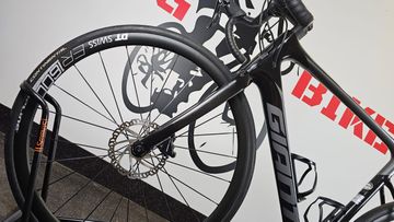 Tweedehands Giant Defy, Advanced 2 2022 2022 Road & Gravel — afbeelding 2 van 17