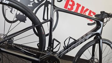Tweedehands Giant Defy, Advanced 2 2022 2022 Road & Gravel — afbeelding 12 van 17